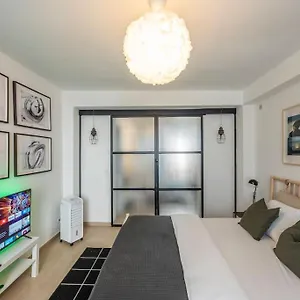 Superb 3 Bedroom & 3 Bathroom Duplex In Centre Apartment Brussels